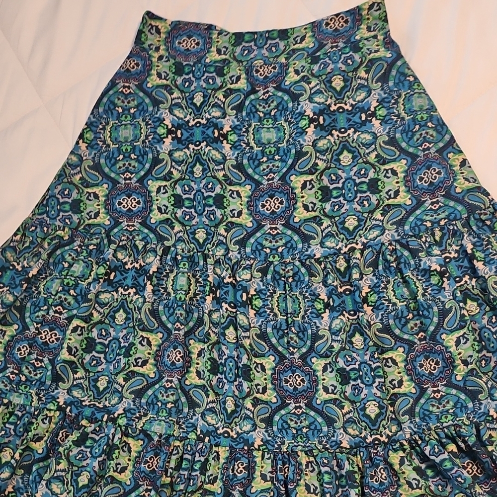 Women's Elegant Blue and Green Patterned Skirt Size 4 Petite.